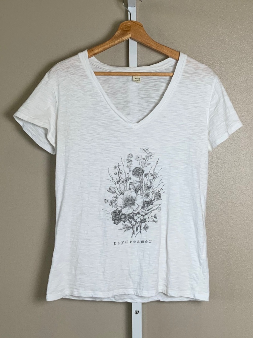 Love Vintage Floral Daydreamer Short Sleeve V-Neck Graphic Tee